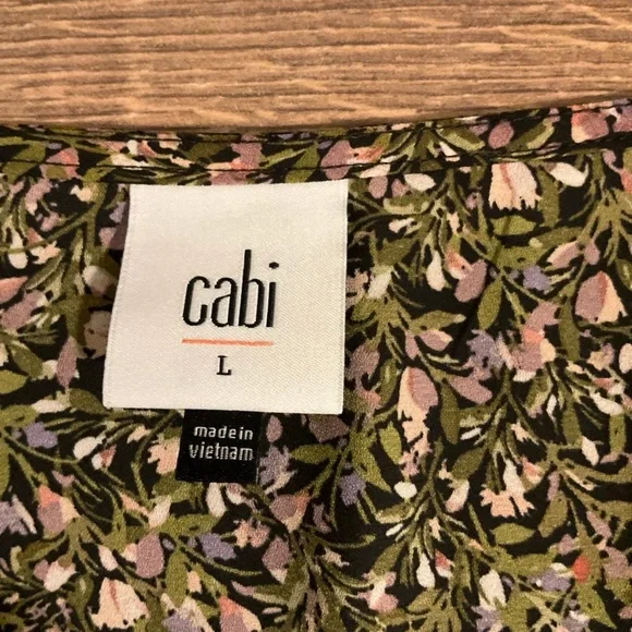 Cabi Chorous v-neck, full sleeve blouse in black, pink, brown floral, L - Picture 5 of 9